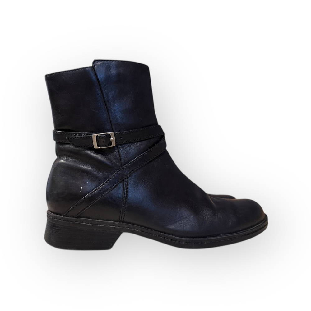 Clarks Women's Black Leather Harness Ankle Boots Silver Buckle Strap Sz 8 - Picture 4 of 8